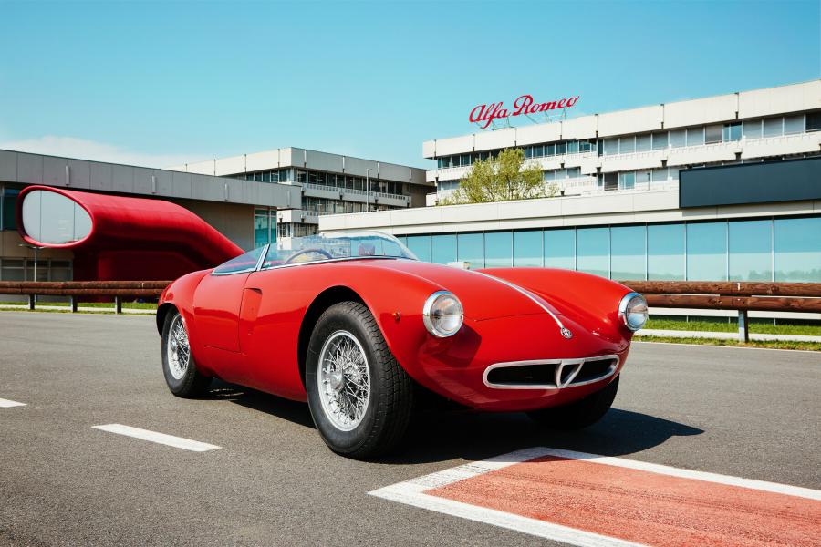  Alfa Romeo 2000 Sportiva Spider (1366) 1954 года  (фото 3 из 16)